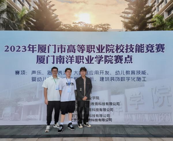 参赛学生与指导老师合影02.jpg
